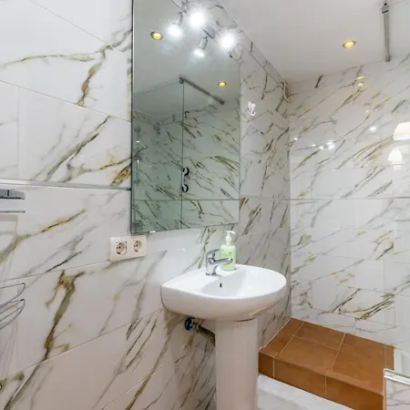 דירה Station פואנגירולה